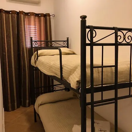 Four Seasons 3* 尼科洛西